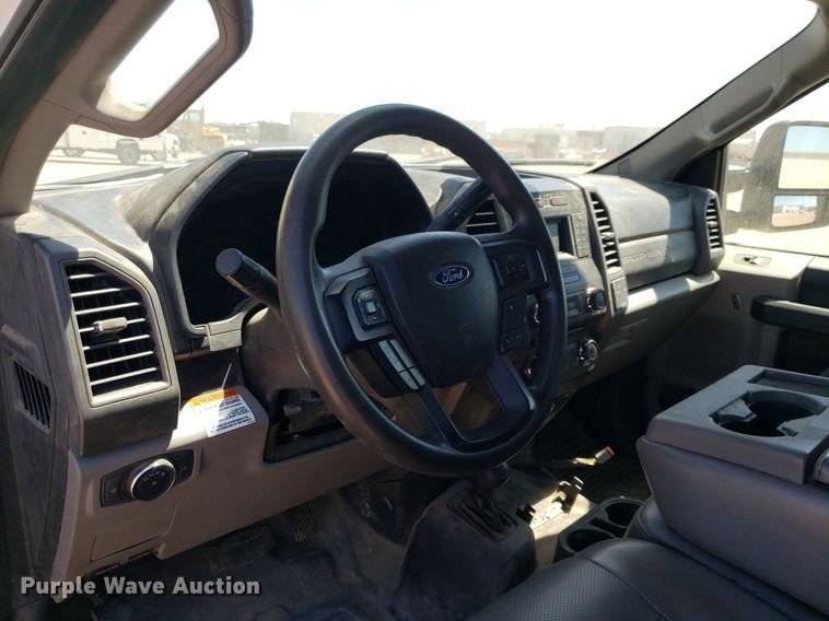 image for item LT9696 2017 Ford F550 Super Duty  truck cab and chassis