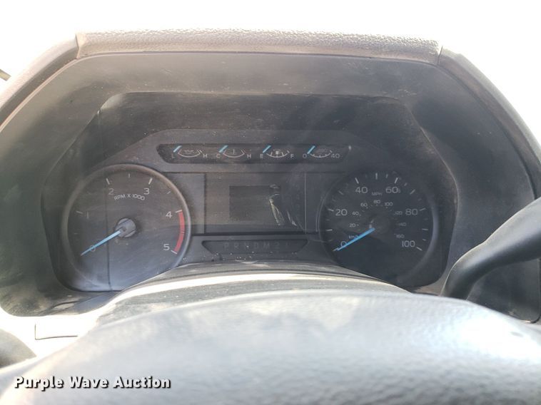 image for item LT9696 2017 Ford F550 Super Duty  truck cab and chassis