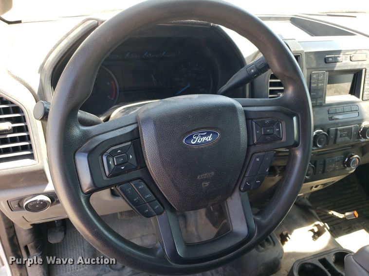 image for item LT9696 2017 Ford F550 Super Duty  truck cab and chassis