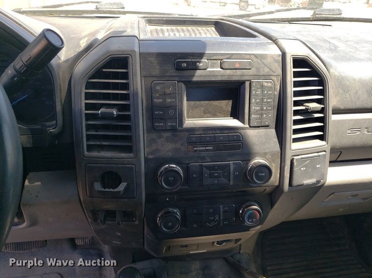 image for item LT9696 2017 Ford F550 Super Duty  truck cab and chassis