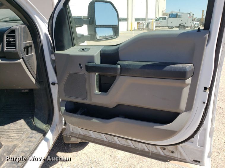 image for item LT9696 2017 Ford F550 Super Duty  truck cab and chassis