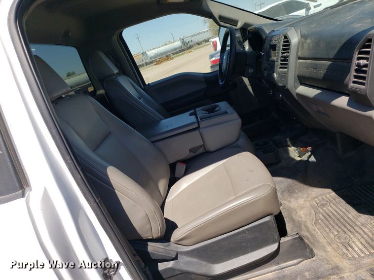 image for item LT9696 2017 Ford F550 Super Duty  truck cab and chassis