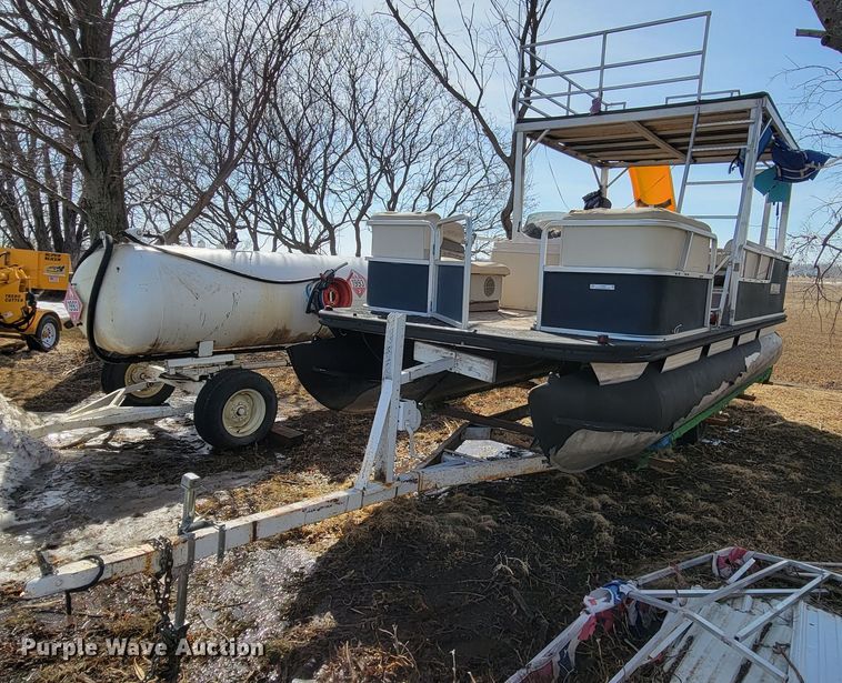 image for item LV9487 2002 Bass Unlimited Inc  boat