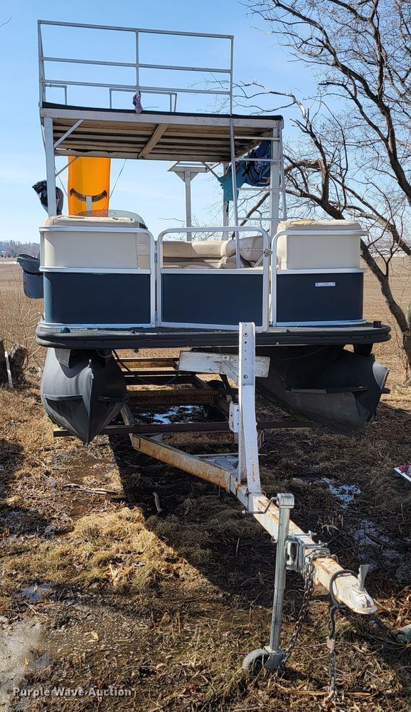 image for item LV9487 2002 Bass Unlimited Inc  boat