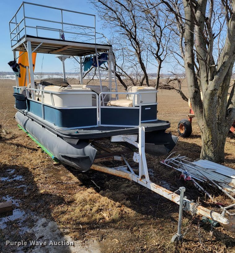 image for item LV9487 2002 Bass Unlimited Inc  boat