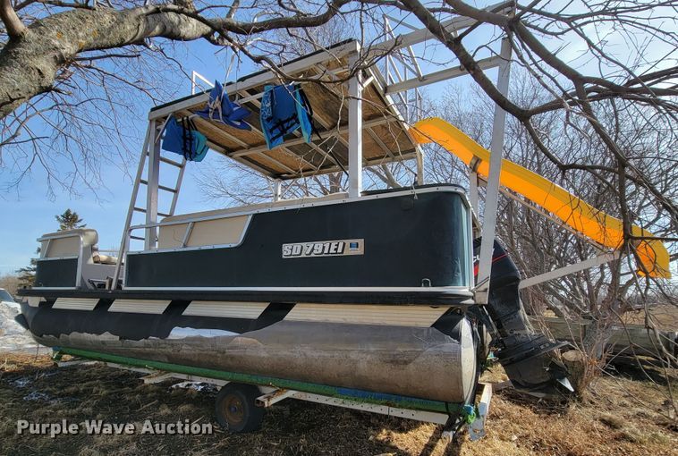 image for item LV9487 2002 Bass Unlimited Inc  boat