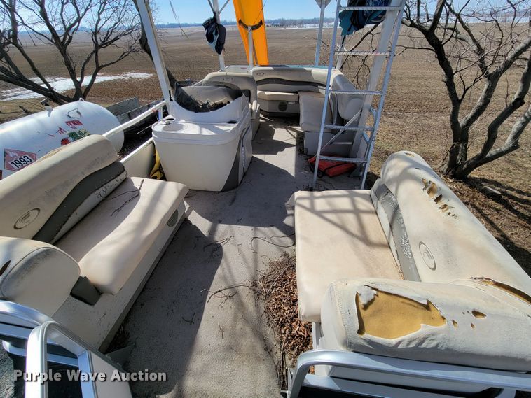 image for item LV9487 2002 Bass Unlimited Inc  boat