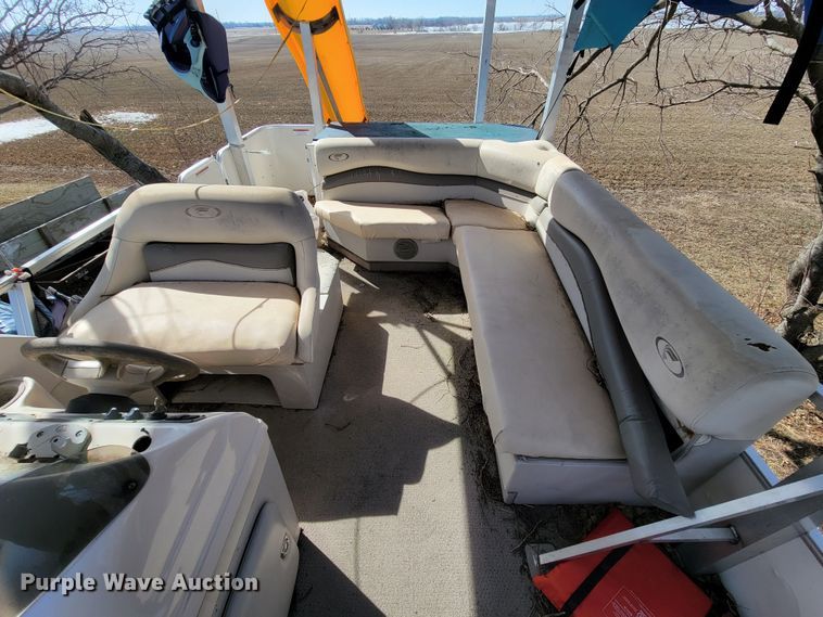 image for item LV9487 2002 Bass Unlimited Inc  boat