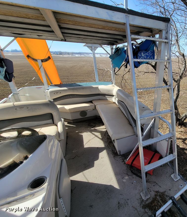 image for item LV9487 2002 Bass Unlimited Inc  boat