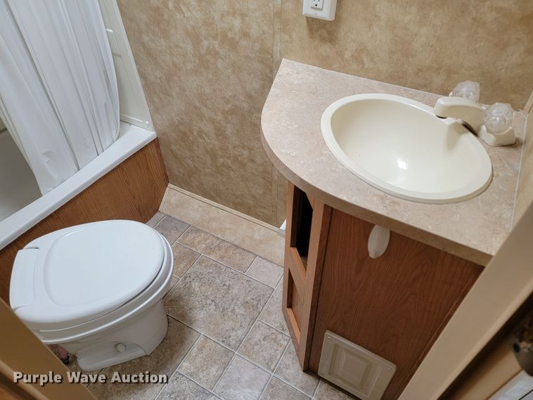 image for item LV9490 2007 Coachman Spirit of America 19FLBSE  camper