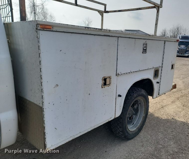 image for item MB9926 1999 Ford F550  SuperCab utility / service truck