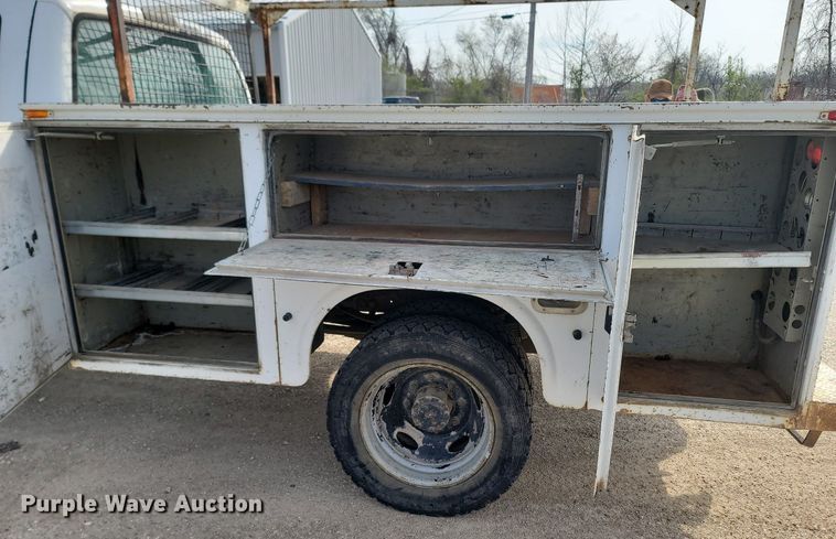 image for item MB9926 1999 Ford F550  SuperCab utility / service truck