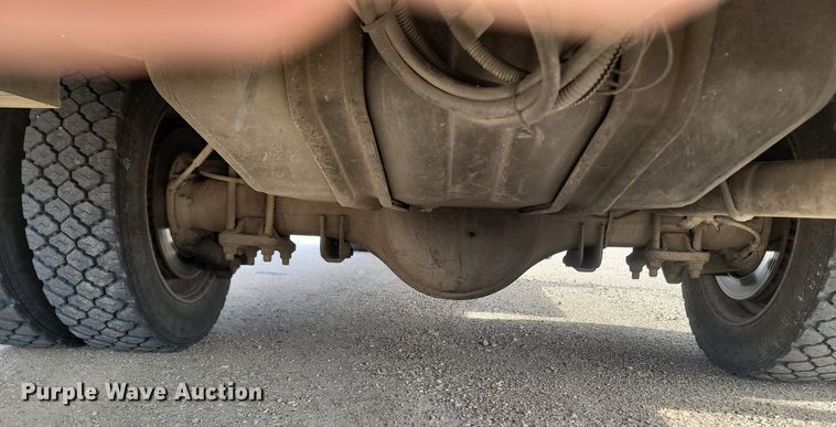 image for item MB9926 1999 Ford F550  SuperCab utility / service truck