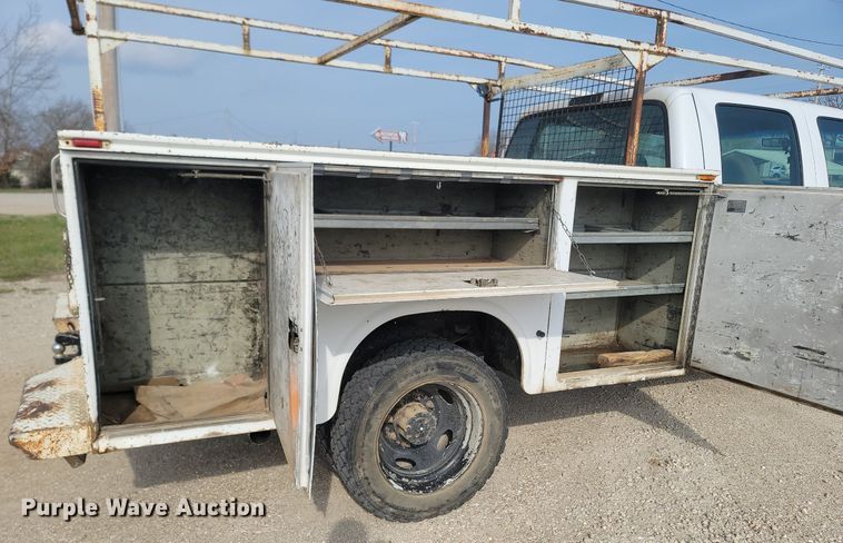 image for item MB9926 1999 Ford F550  SuperCab utility / service truck