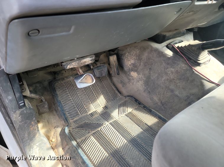 image for item MB9926 1999 Ford F550  SuperCab utility / service truck