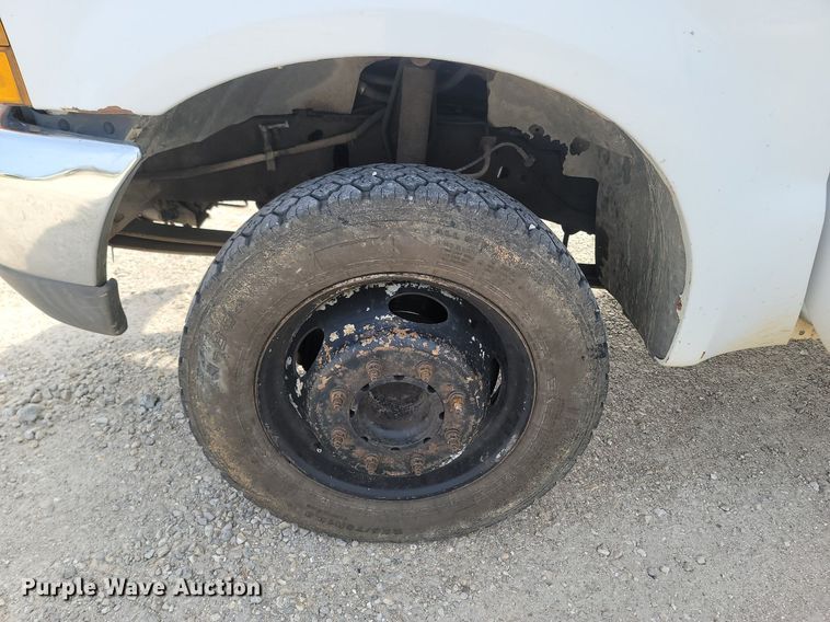 image for item MB9926 1999 Ford F550  SuperCab utility / service truck