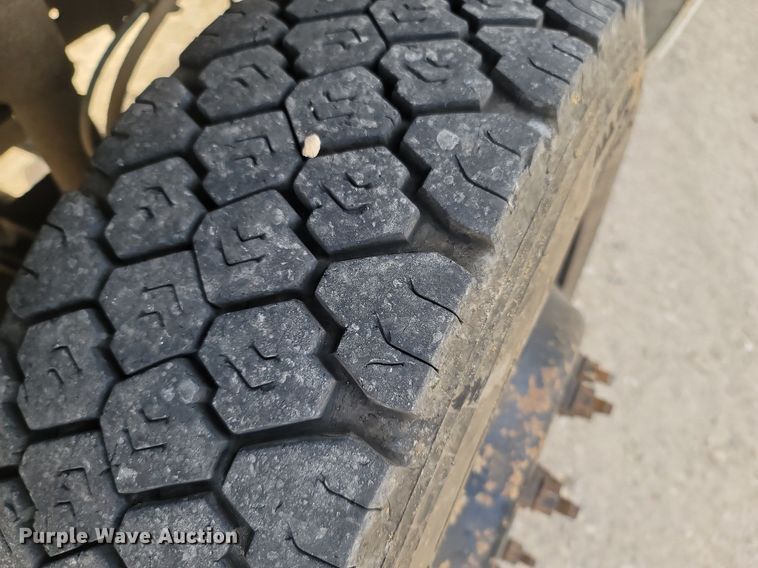 image for item MB9926 1999 Ford F550  SuperCab utility / service truck