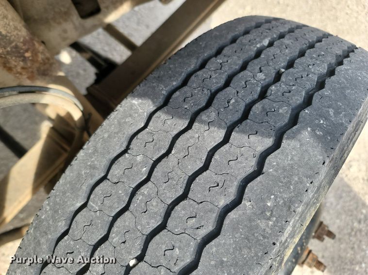 image for item MB9926 1999 Ford F550  SuperCab utility / service truck