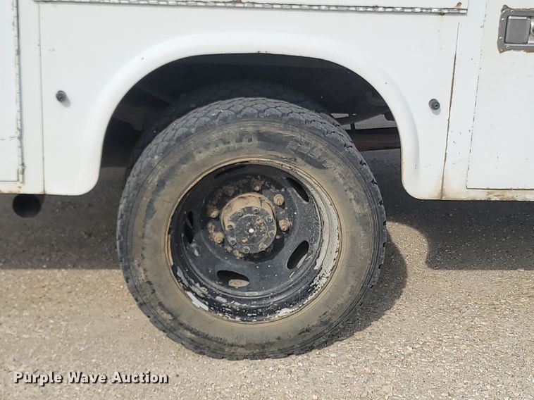 image for item MB9926 1999 Ford F550  SuperCab utility / service truck