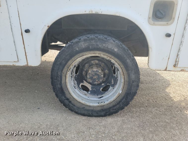 image for item MB9926 1999 Ford F550  SuperCab utility / service truck