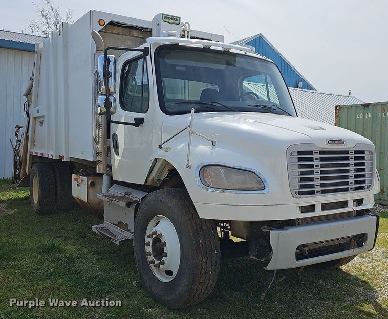 image for item MB9943 2015 Freightliner Business Class M2  refuse truck