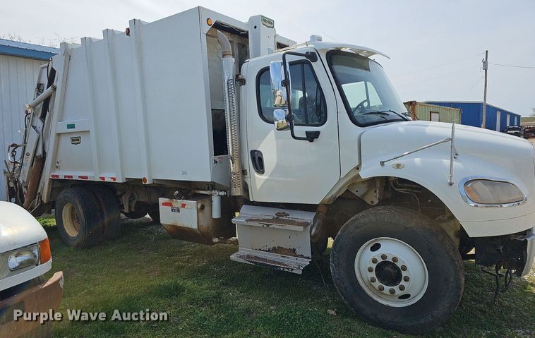 image for item MB9943 2015 Freightliner Business Class M2  refuse truck