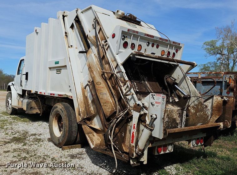image for item MB9943 2015 Freightliner Business Class M2  refuse truck