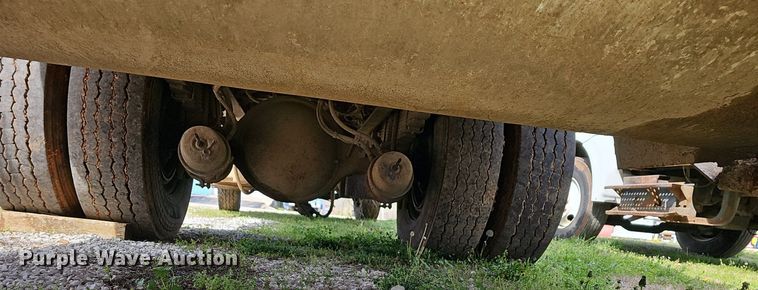 image for item MB9943 2015 Freightliner Business Class M2  refuse truck