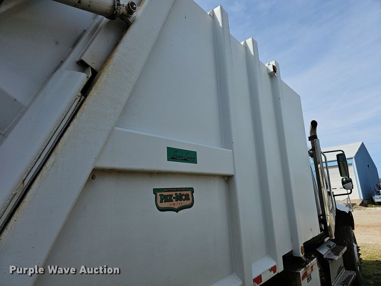 image for item MB9943 2015 Freightliner Business Class M2  refuse truck