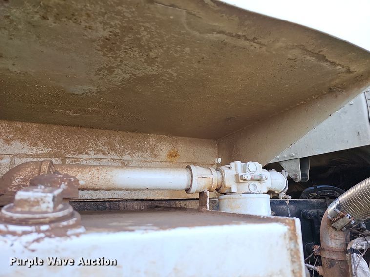 image for item MB9943 2015 Freightliner Business Class M2  refuse truck