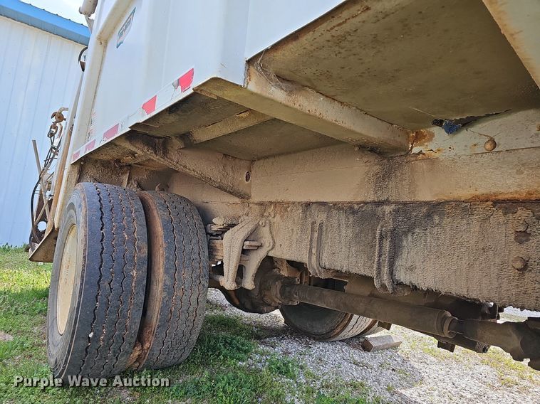 image for item MB9943 2015 Freightliner Business Class M2  refuse truck