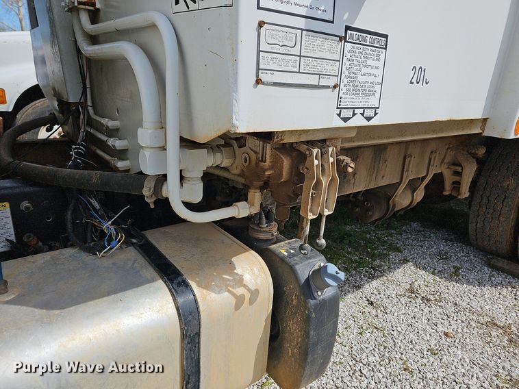 image for item MB9943 2015 Freightliner Business Class M2  refuse truck