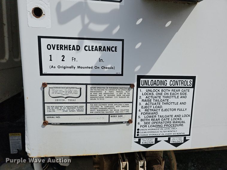 image for item MB9943 2015 Freightliner Business Class M2  refuse truck