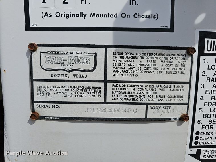 image for item MB9943 2015 Freightliner Business Class M2  refuse truck