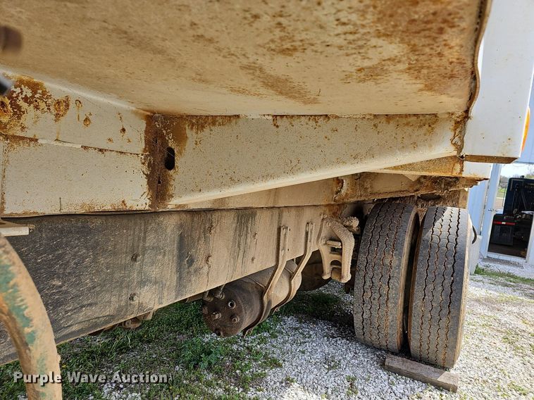 image for item MB9943 2015 Freightliner Business Class M2  refuse truck