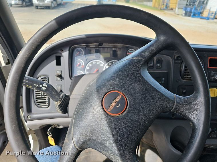 image for item MB9943 2015 Freightliner Business Class M2  refuse truck