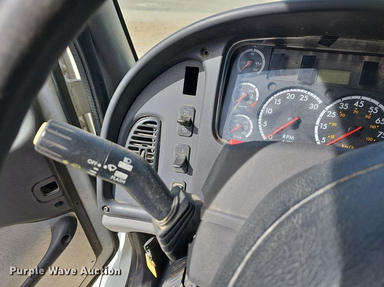 image for item MB9943 2015 Freightliner Business Class M2  refuse truck