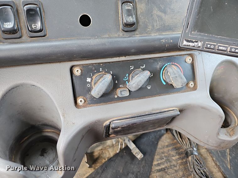 image for item MB9943 2015 Freightliner Business Class M2  refuse truck