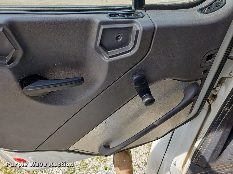 image for item MB9943 2015 Freightliner Business Class M2  refuse truck