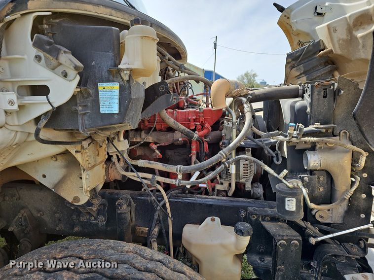 image for item MB9943 2015 Freightliner Business Class M2  refuse truck