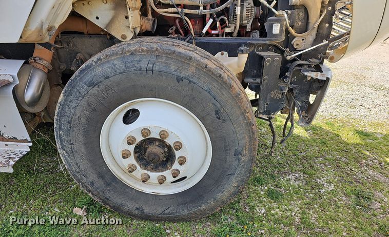 image for item MB9943 2015 Freightliner Business Class M2  refuse truck