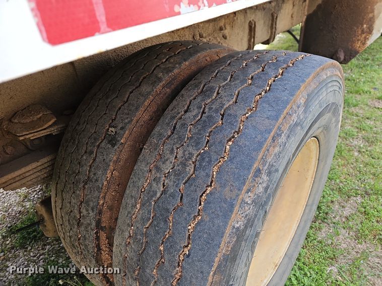 image for item MB9943 2015 Freightliner Business Class M2  refuse truck