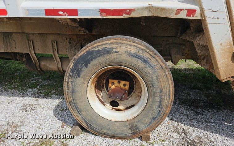 image for item MB9943 2015 Freightliner Business Class M2  refuse truck