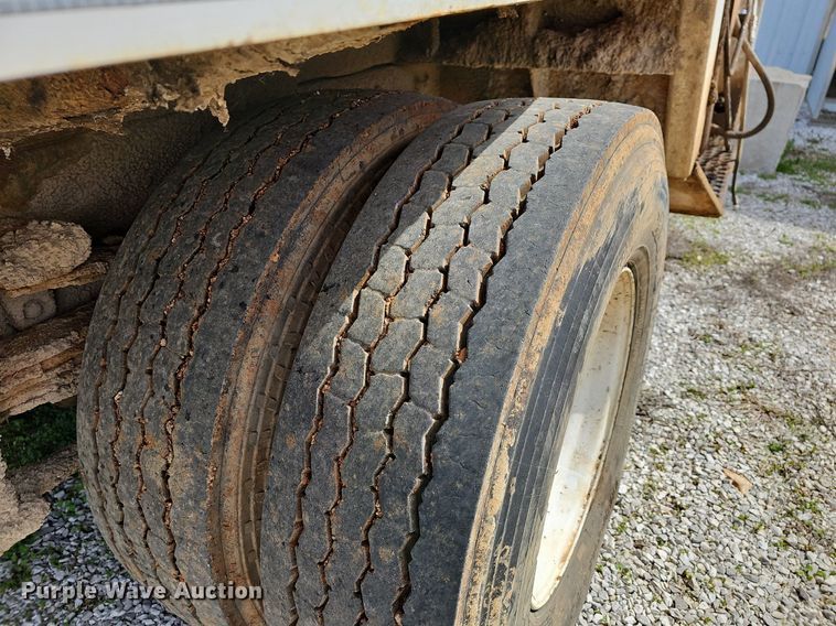 image for item MB9943 2015 Freightliner Business Class M2  refuse truck