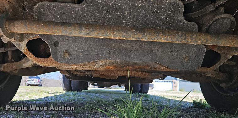 image for item MB9954 2006 Chevrolet Express 3500  box truck