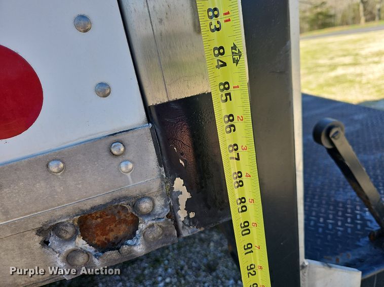 image for item MB9954 2006 Chevrolet Express 3500  box truck