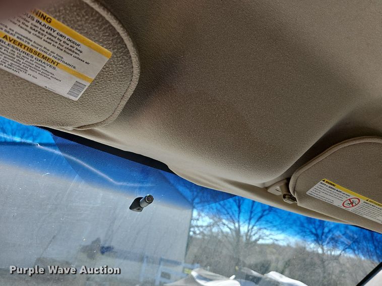 image for item MB9954 2006 Chevrolet Express 3500  box truck