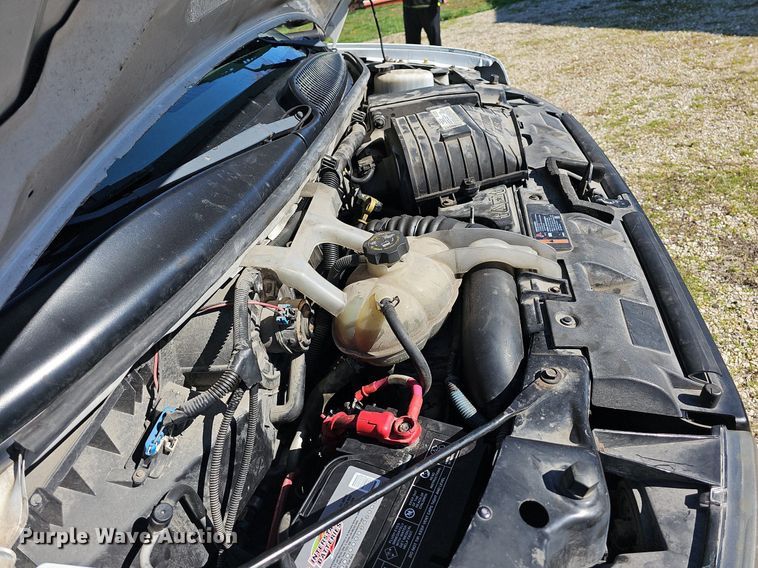 image for item MB9954 2006 Chevrolet Express 3500  box truck