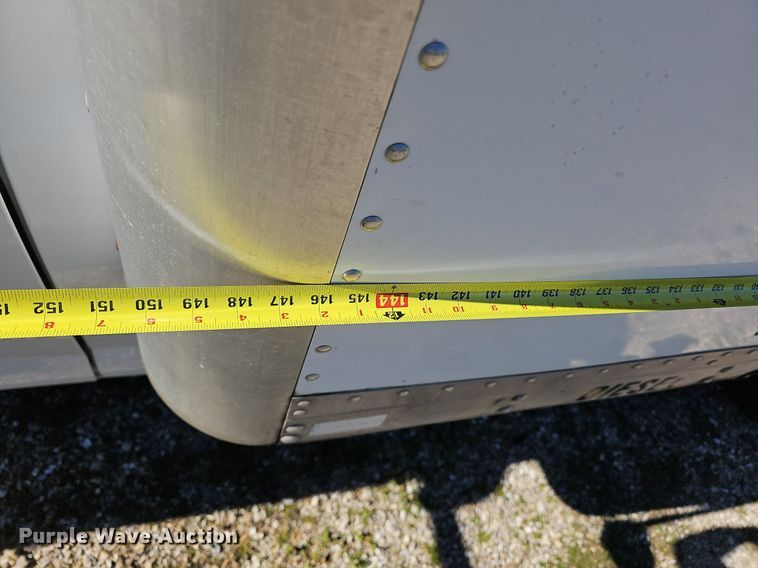 image for item MB9954 2006 Chevrolet Express 3500  box truck