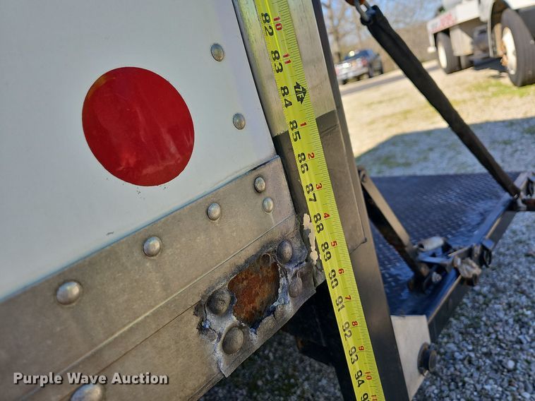 image for item MB9954 2006 Chevrolet Express 3500  box truck